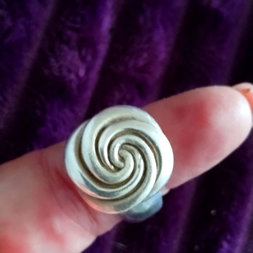 Beautiful sterling silver knot statement ring.